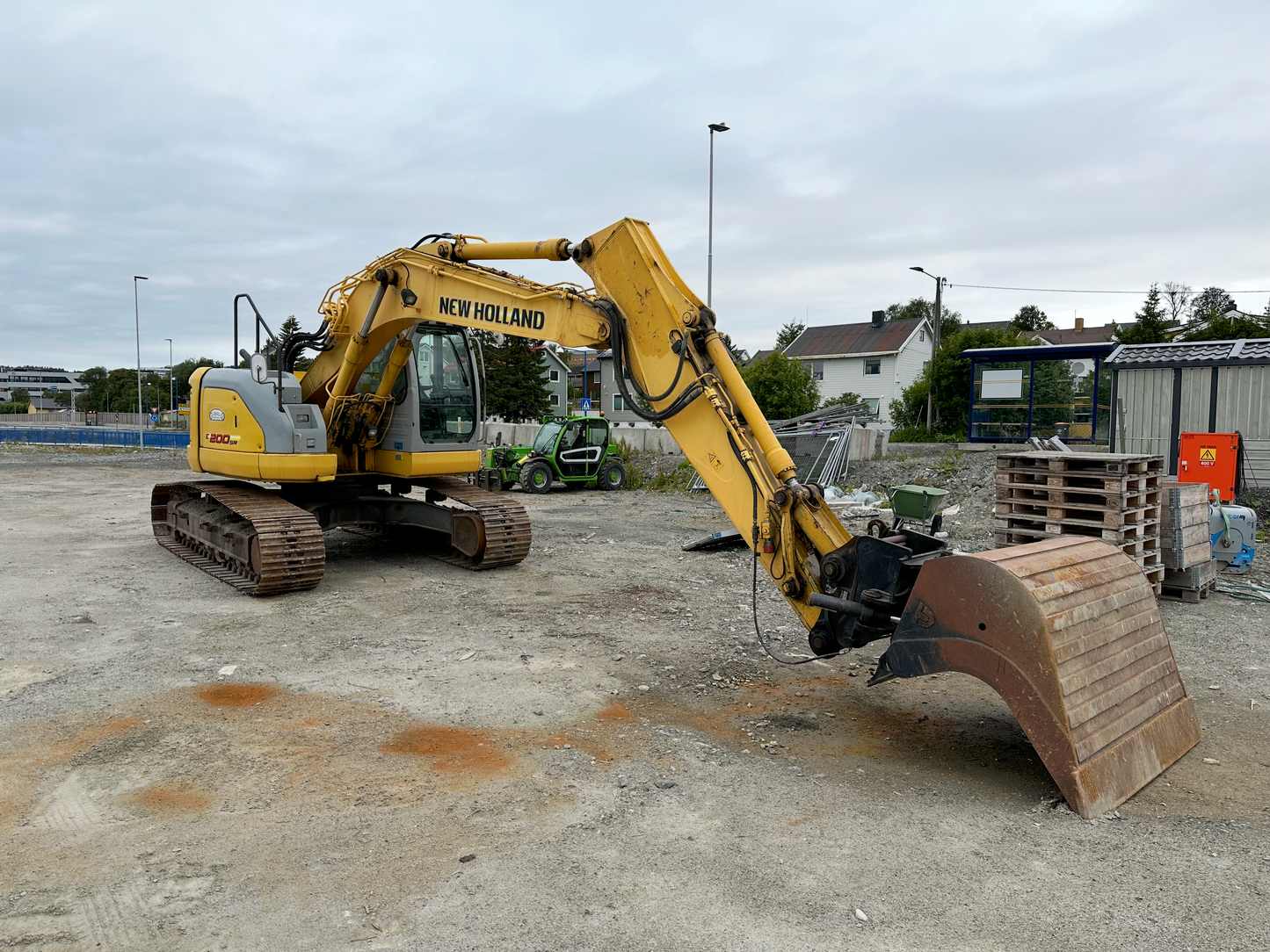 New Holland E200 – Beltegraver < 40 tonn